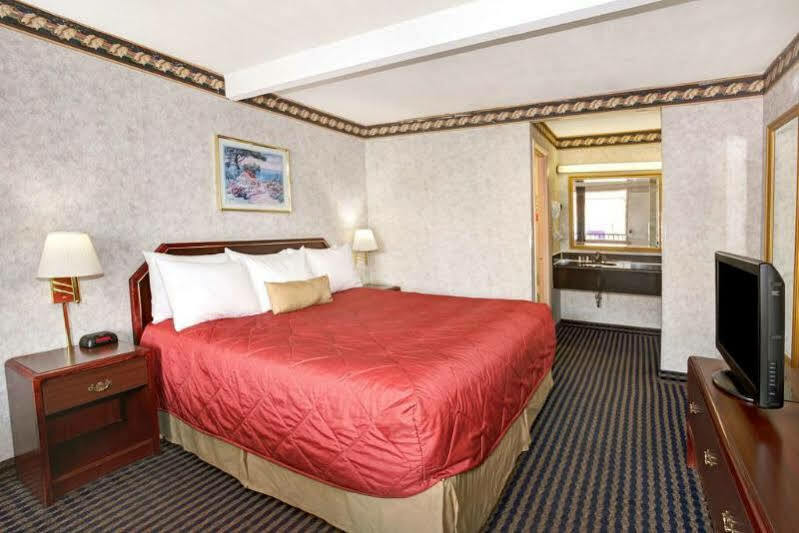 Ramada Limited Cockeysville Екстериор снимка