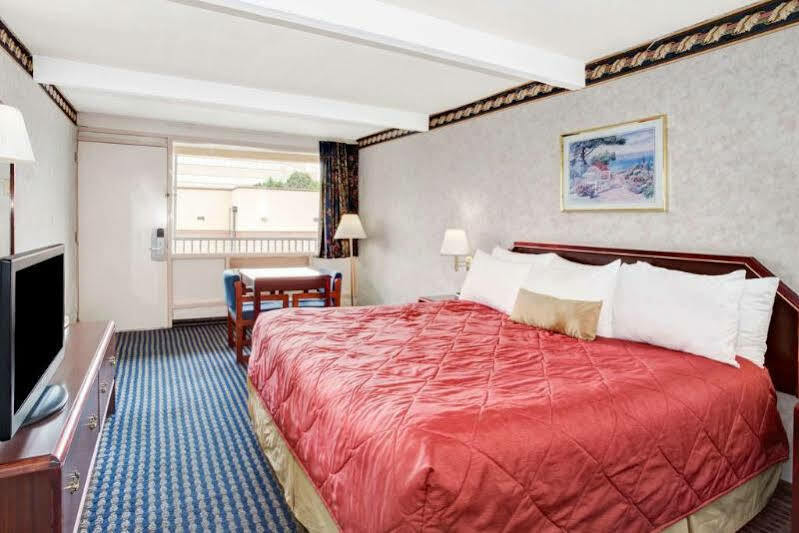 Ramada Limited Cockeysville Екстериор снимка